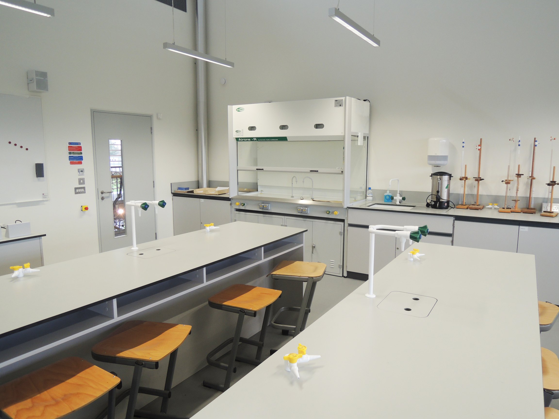 Static Filtration Fume Cupboard - Image 2